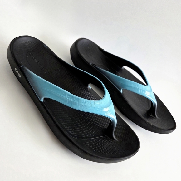 OOFOS Shoes - OOFOS Women's Comfort Shock Absorbing Sandals Black W/ Blue Straps, Size 10 / 41